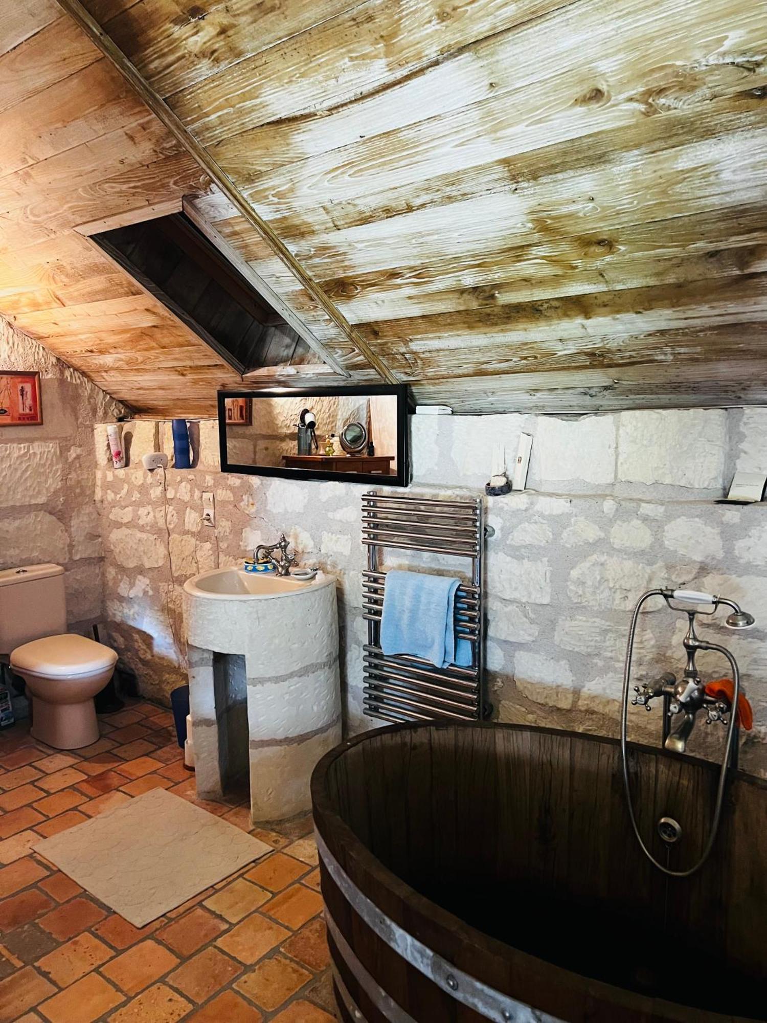 Chateau De La Thibaudiere - Chambre Du Tonneau Allonnes  Extérieur photo