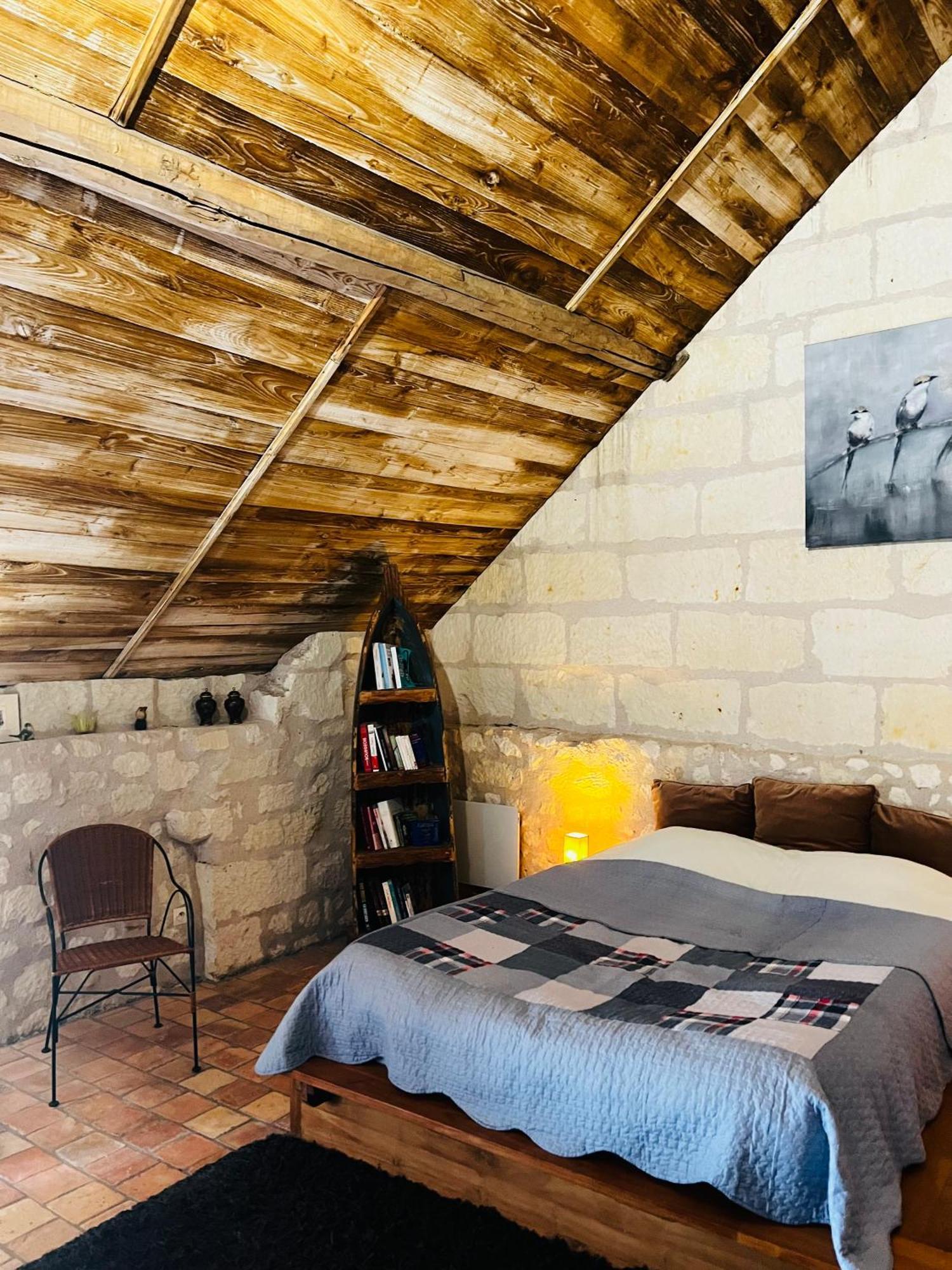 Chateau De La Thibaudiere - Chambre Du Tonneau Allonnes  Extérieur photo