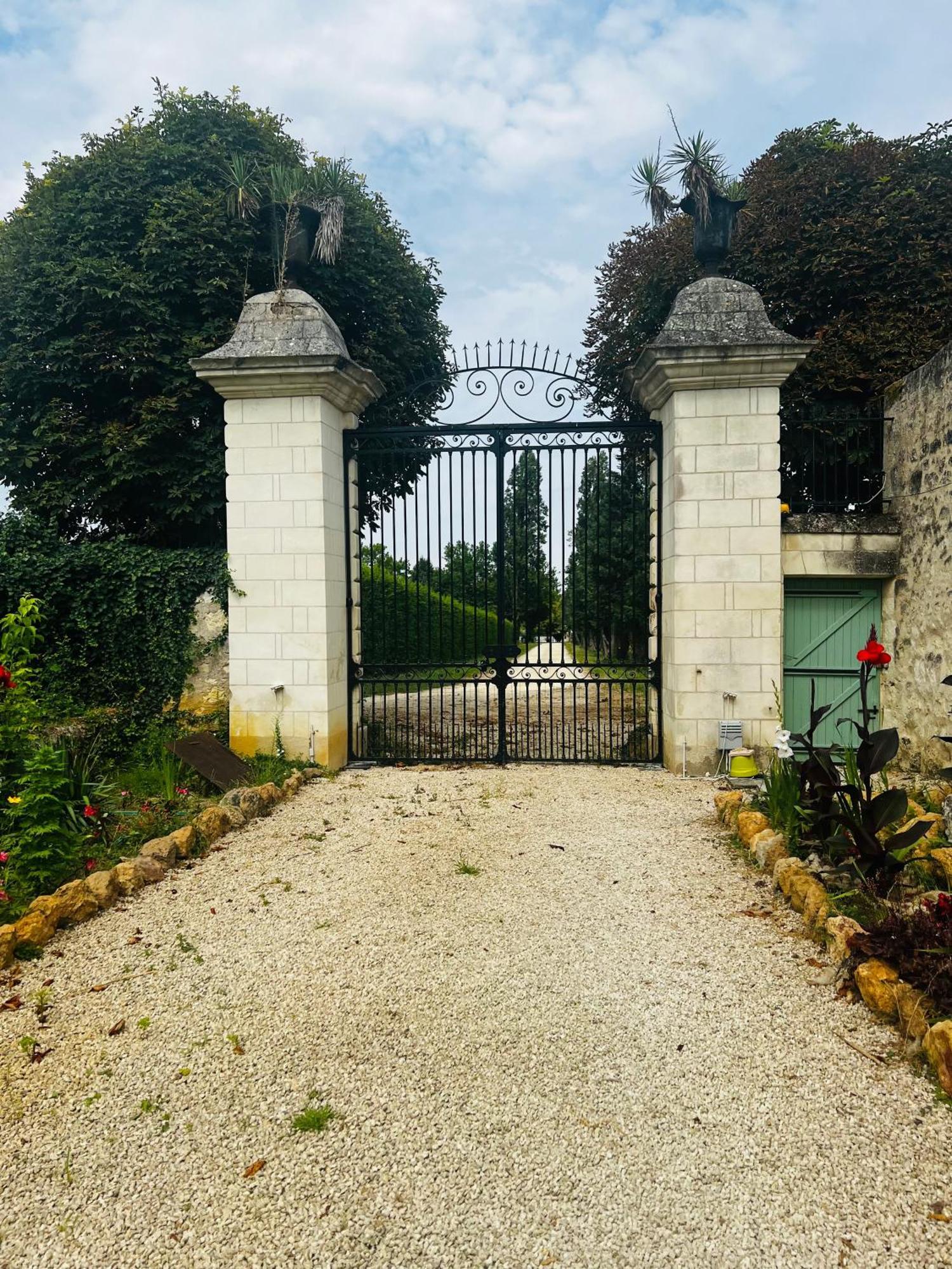 Chateau De La Thibaudiere - Chambre Du Tonneau Allonnes  Extérieur photo