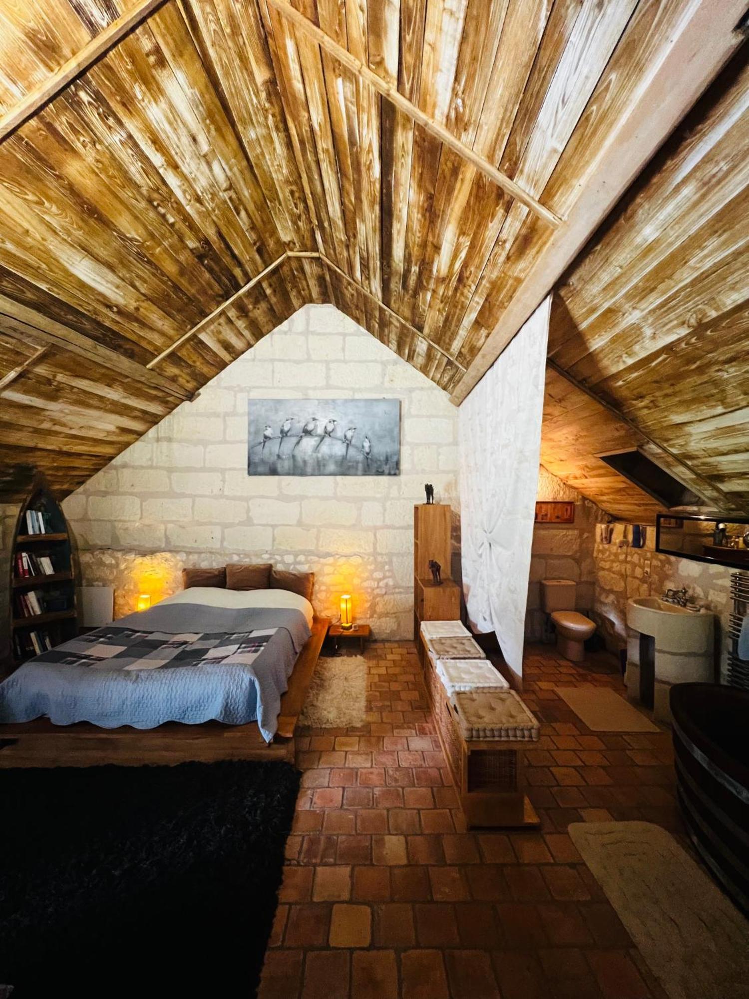 Chateau De La Thibaudiere - Chambre Du Tonneau Allonnes  Extérieur photo