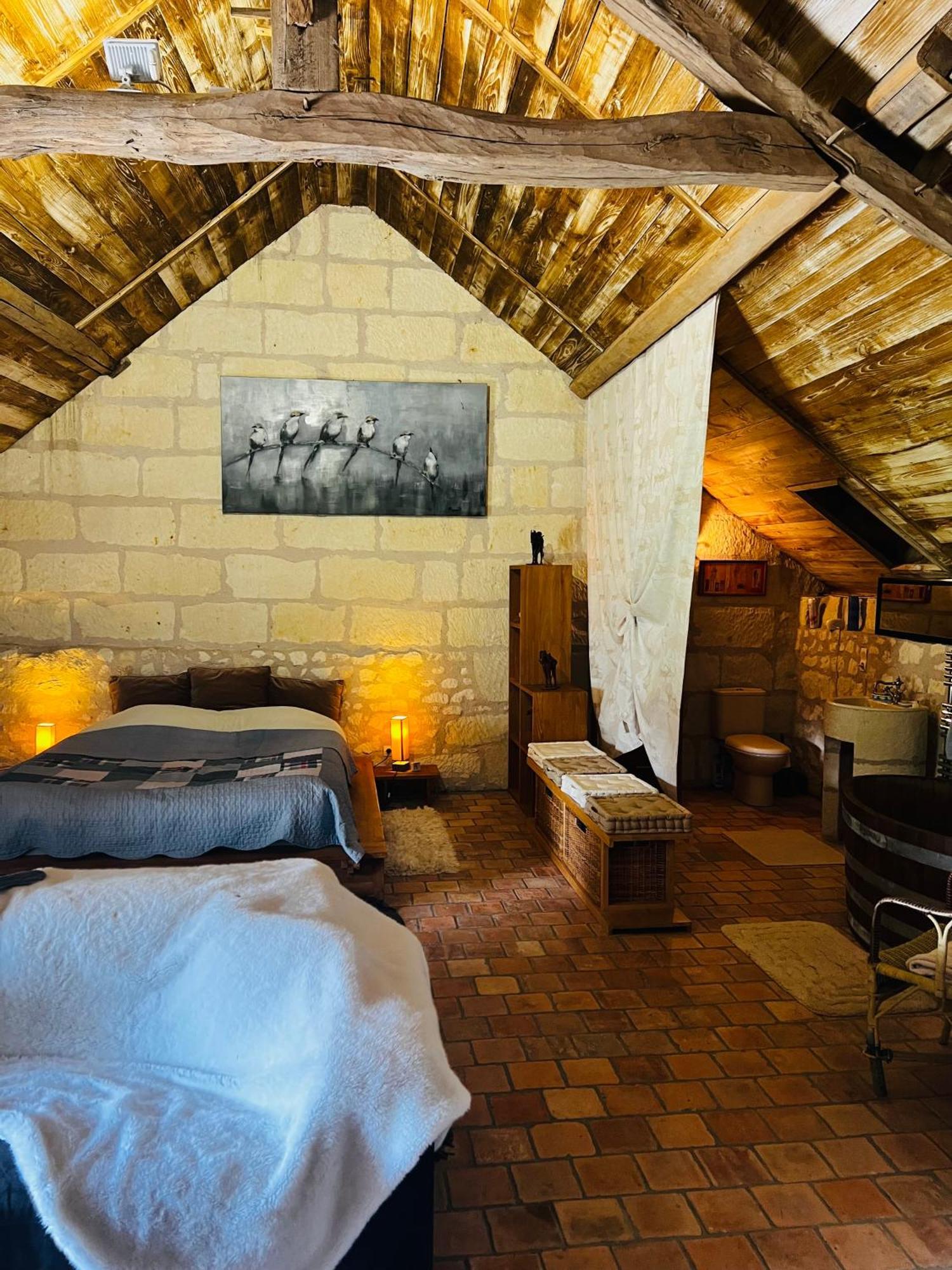 Chateau De La Thibaudiere - Chambre Du Tonneau Allonnes  Extérieur photo